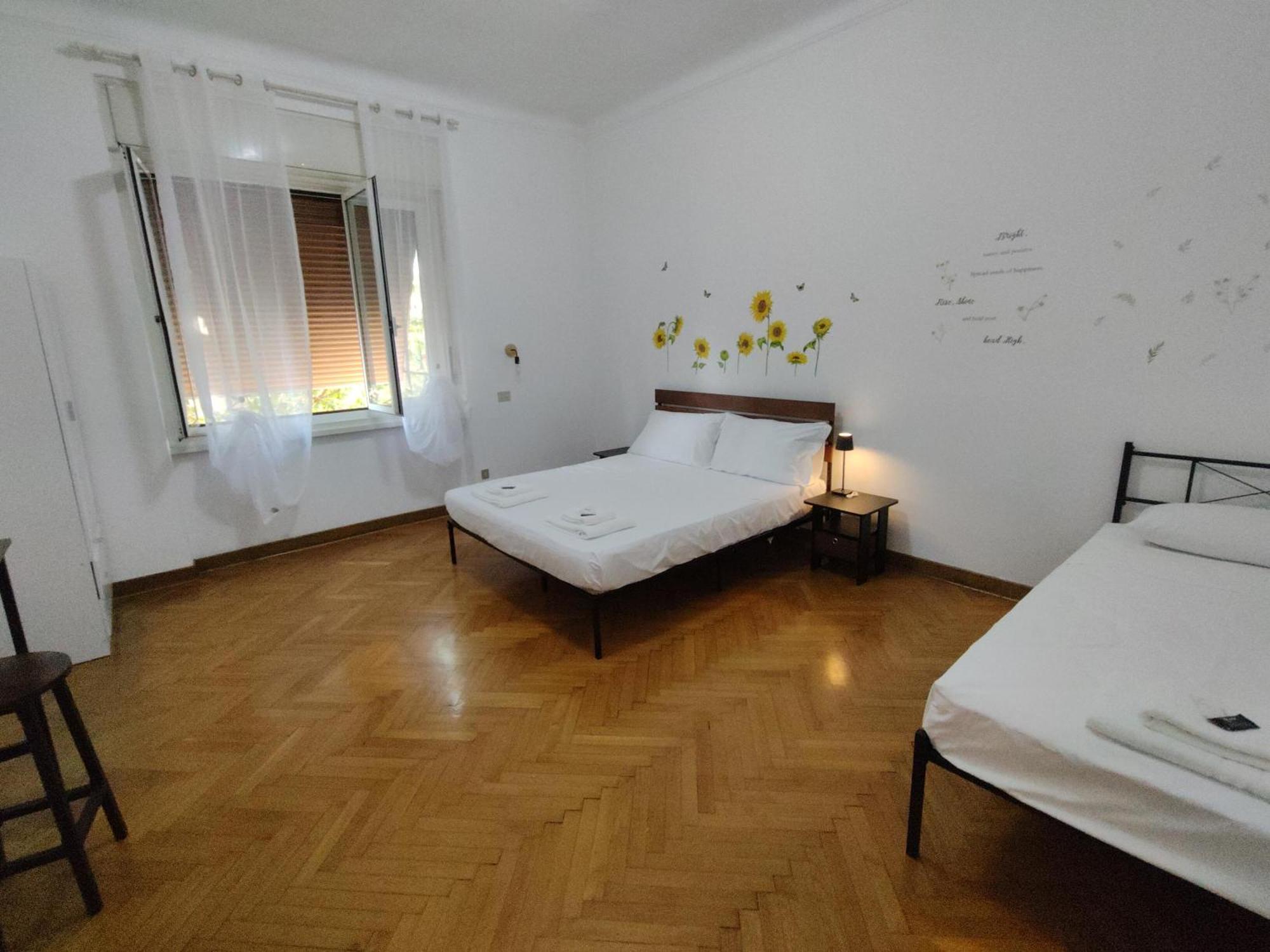 Dock Bay Lodge Hostello Trieste Bagian luar foto