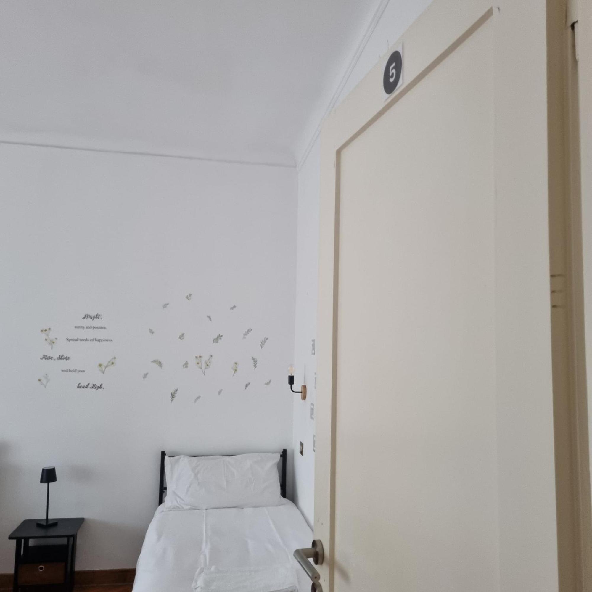 Dock Bay Lodge Hostello Trieste Bagian luar foto