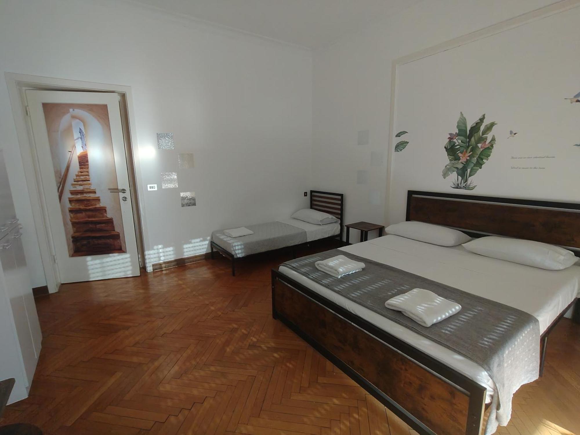 Dock Bay Lodge Hostello Trieste Bagian luar foto