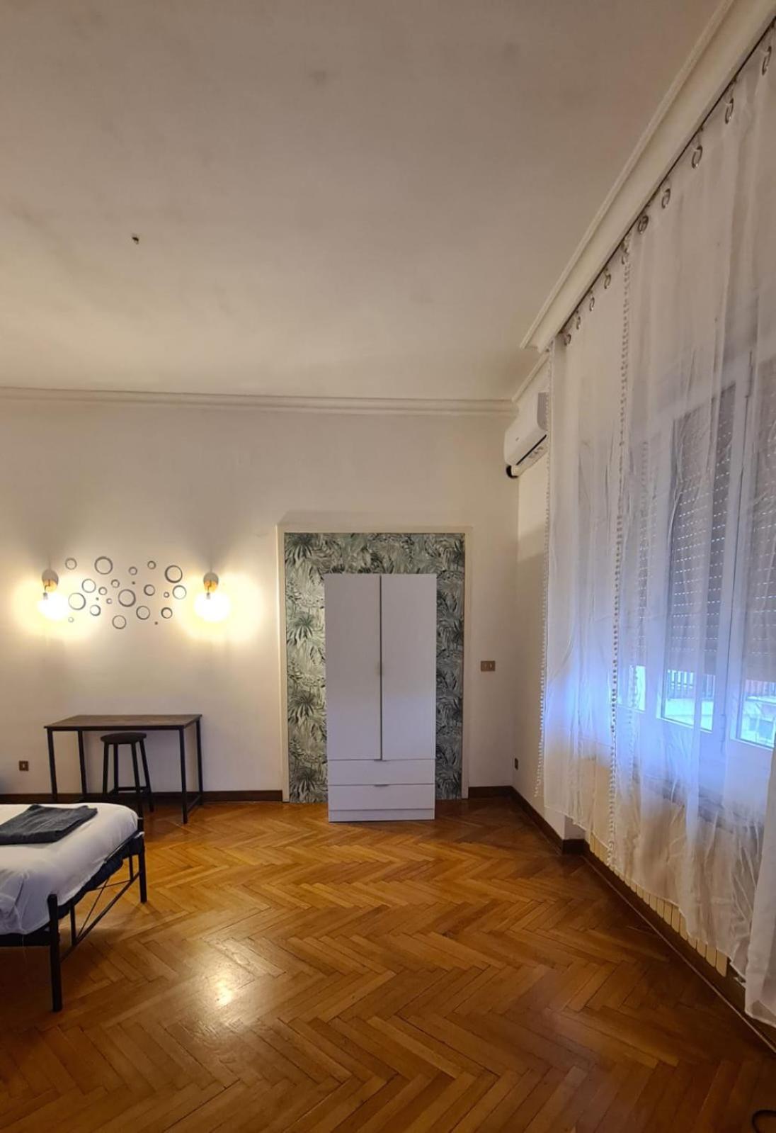 Dock Bay Lodge Hostello Trieste Bagian luar foto